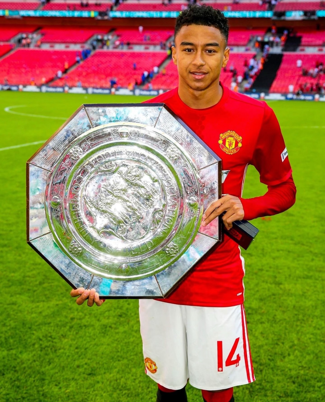 官方：33岁林加德自由身加盟巴甲科林蒂安 双方签约1+1年北京时间3月6日，巴甲