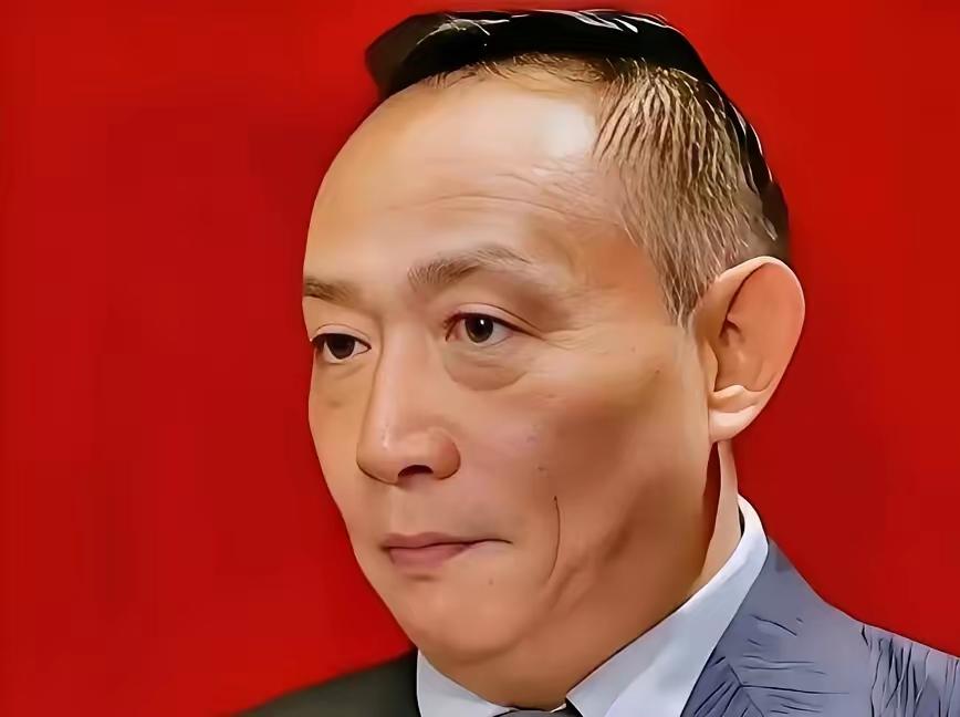 我佩服他的为国为民，不为自己名利，坚持十年，锲而不舍，揭示某些人将财富转移出境的