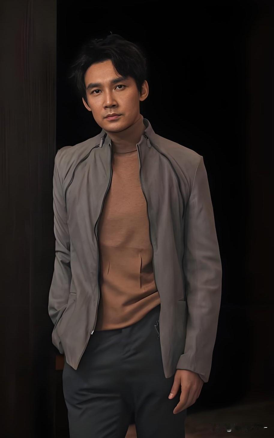 二刷《不期而遇的生活》，

终于发现肖克明死活不要二胎的原因，

不是不想要，也