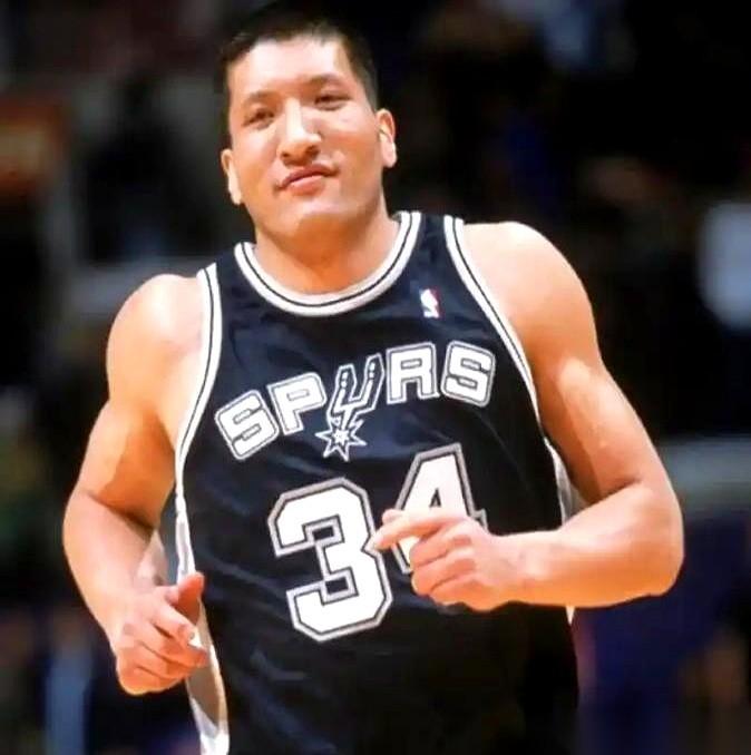 NBA只认一种“硬通货”：只要攒够3个赛季，终身饭票就焊死了。
巴特尔，这位在N