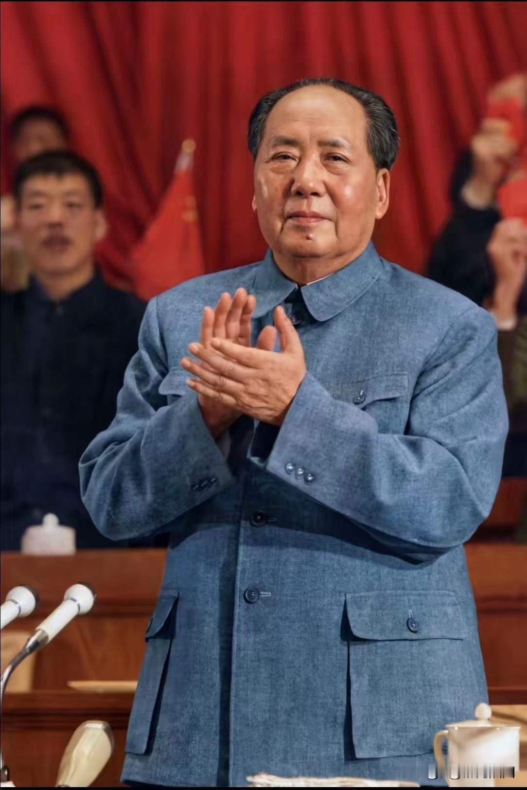 毛主席最伟大的历史功绩是带领中国人民开创了马克思主义中国化的历史进程，建立了中华