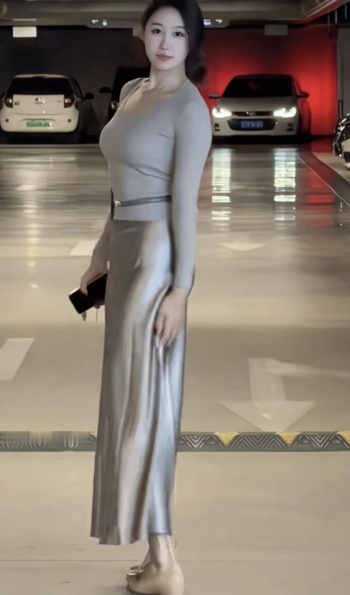 表达自己的感受，告诉他冷暴力很伤人。
在和老公表达感受时，要选一个合适的时机，比