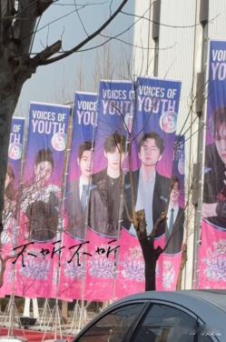 余宇涵超燃青春的合唱 余宇涵超燃青春的合唱真的让人越等越心急，他的舞台风格鲜明，