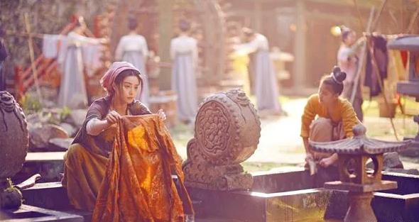 皇帝早起“冲龙沟”，为何宫女争着服侍？

不少人听“冲龙沟”这三个字，都会想歪，