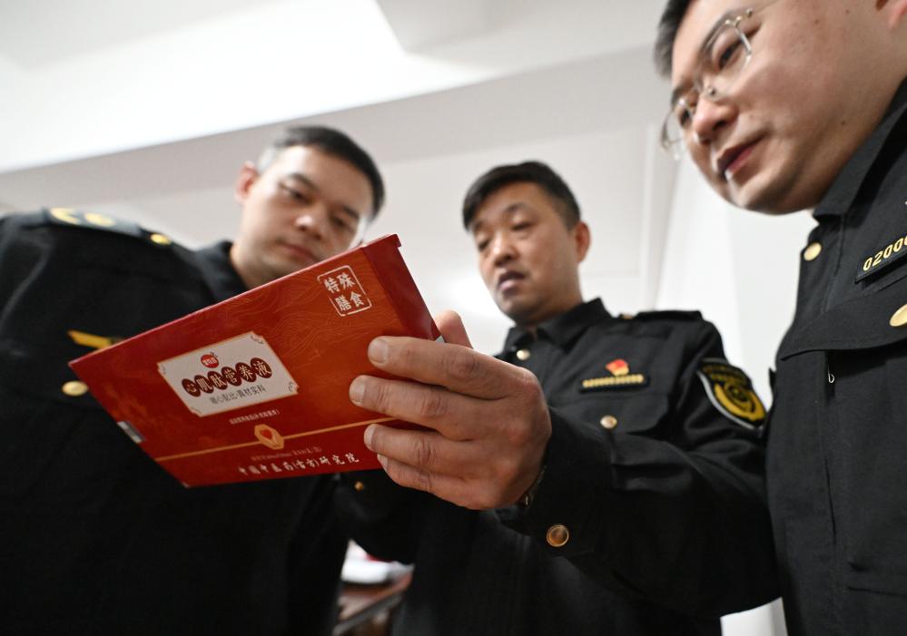 “82岁老人爬17楼不费劲”？起底“神药”直播间