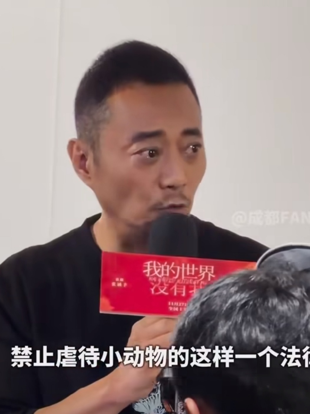 张涵予呼吁动物保护法张涵予呼吁大家去投票动物保护法，在这个温暖的冬天萌宠们也送去