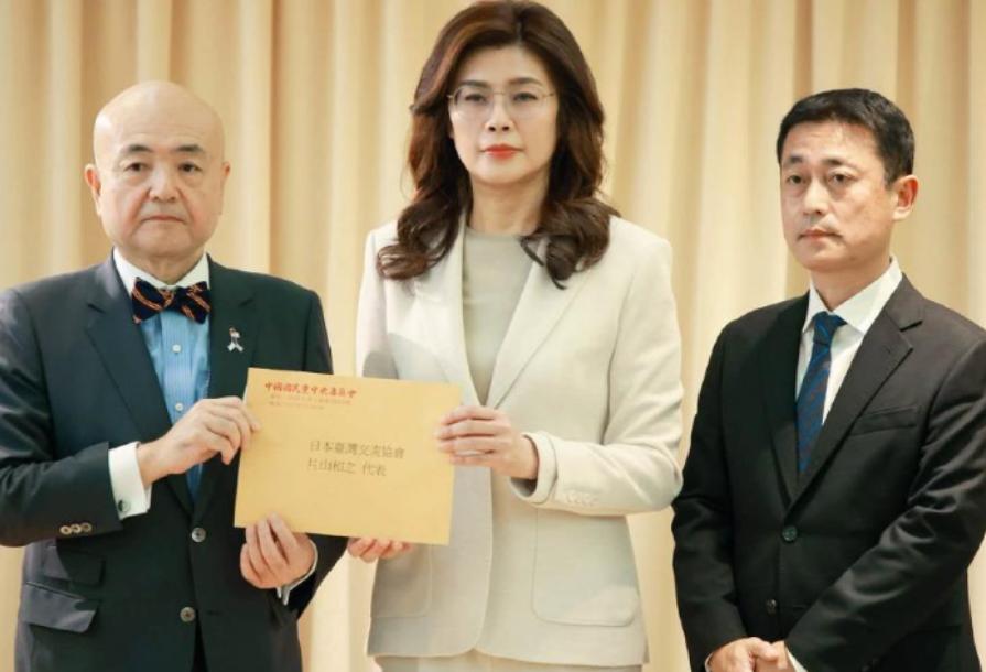 希望网友们“永远记住这个日子：7月31号，她（郑丽文）自掏腰包给日本地震捐100