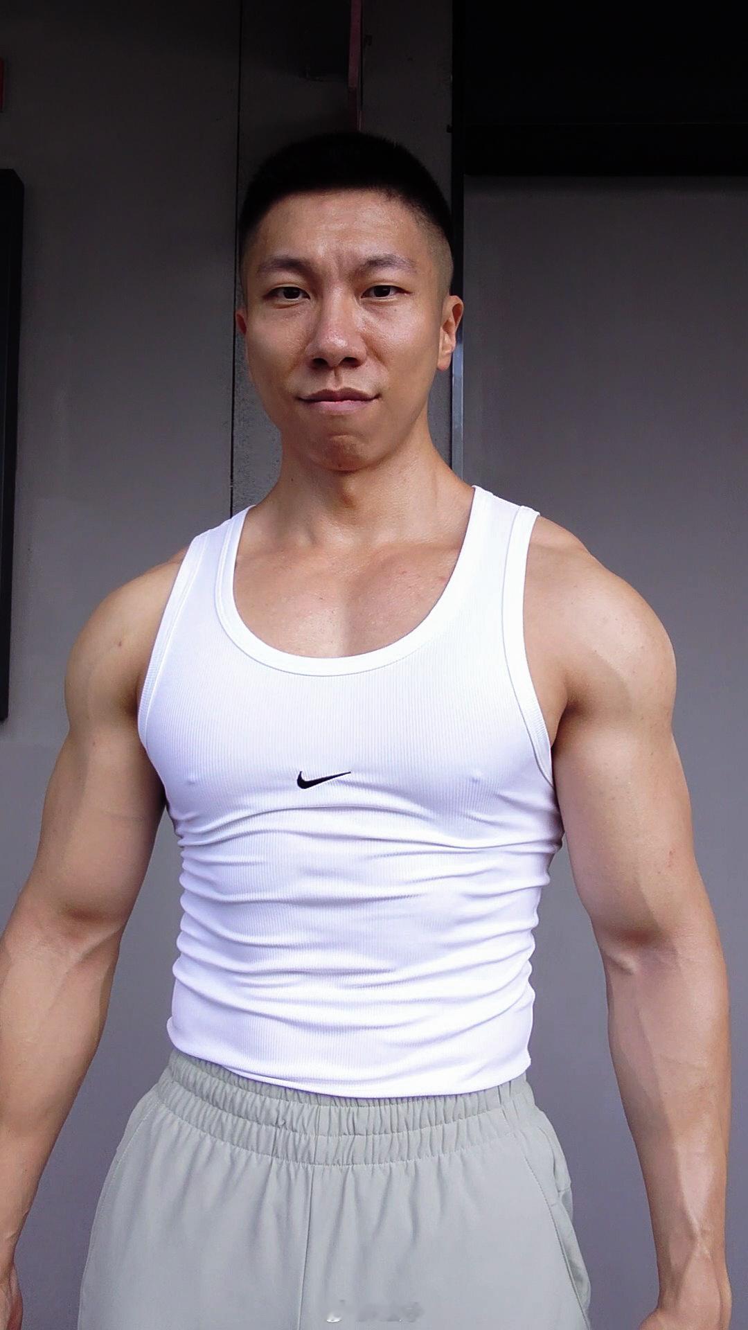 有人以为我有笑的照片都是盗图假照，认不出跟不笑时的我是同一个人...直到看到了在