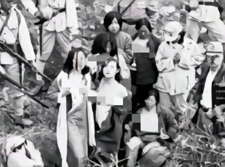 一张令人睚眦欲裂的照片！
这是南京沦陷后，被日本鬼子欺凌后的南京妇女，她们被鬼子