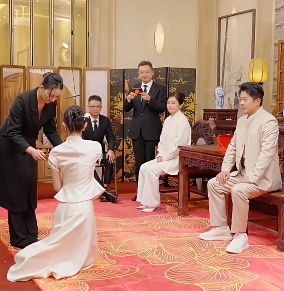 这是哪位大师，没见过什么作品啊，收徒仪式倒是整的挺有排面！