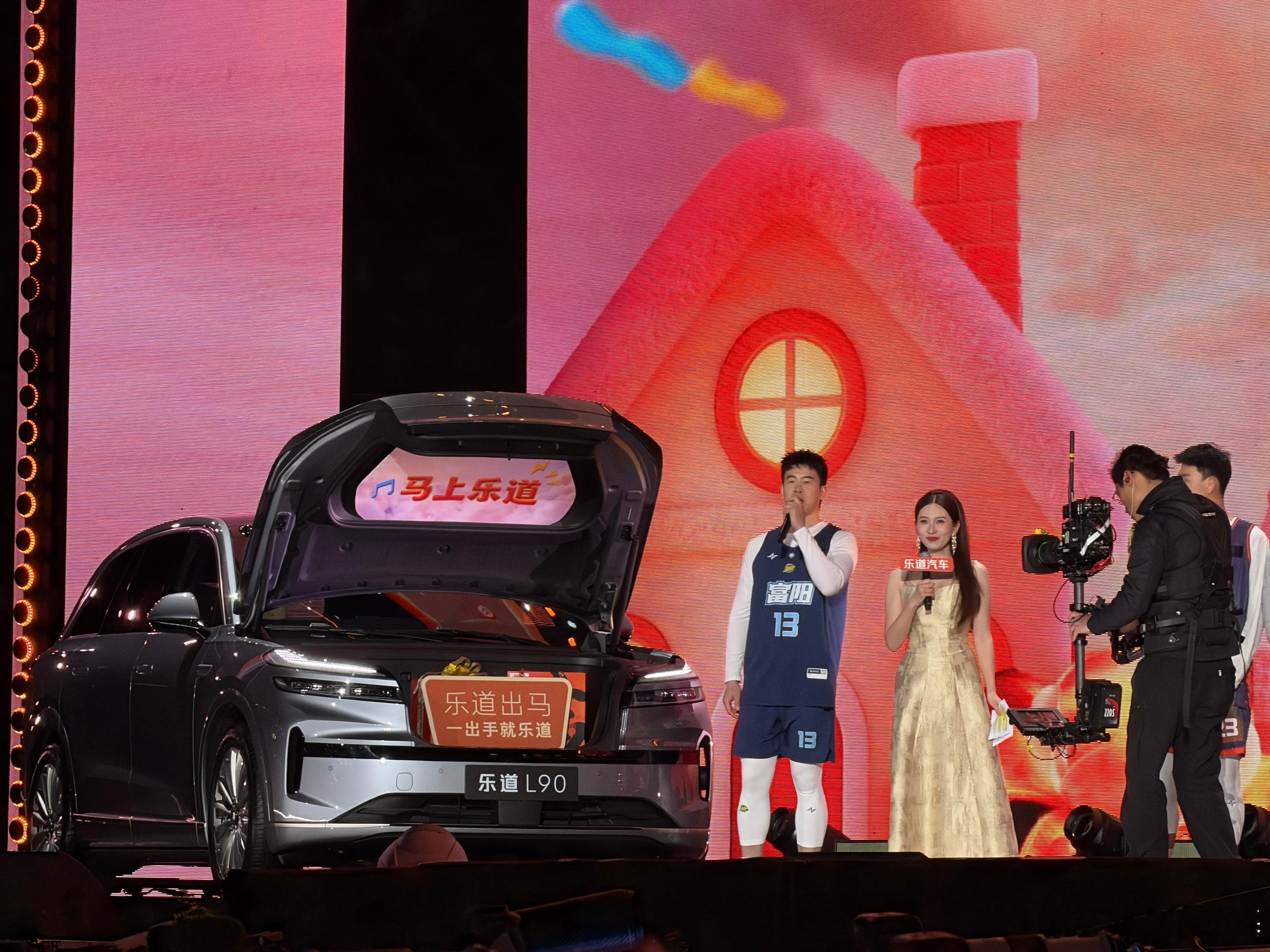 最近看了消息说蔚来要赞助球队啥的，今天ES6还找了高叶。前面蔚来找了莫文蔚，乐道