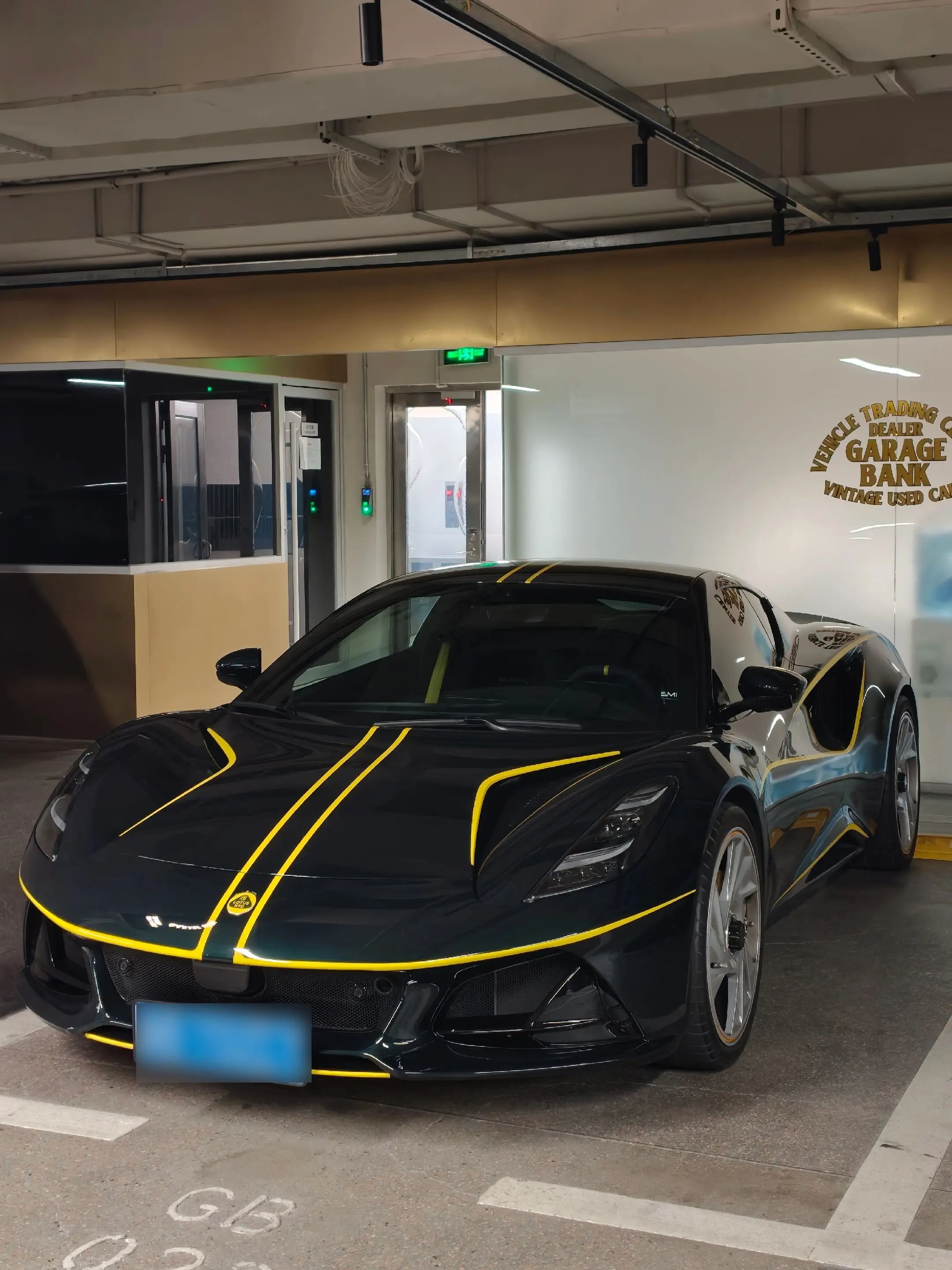 给你100万，你会选择911还是路特斯emira?