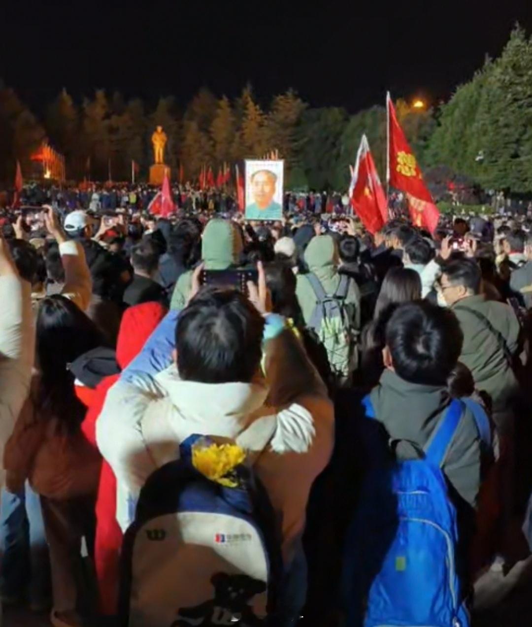 我在看直播，现场太震撼了！毛 主 席万岁！ 