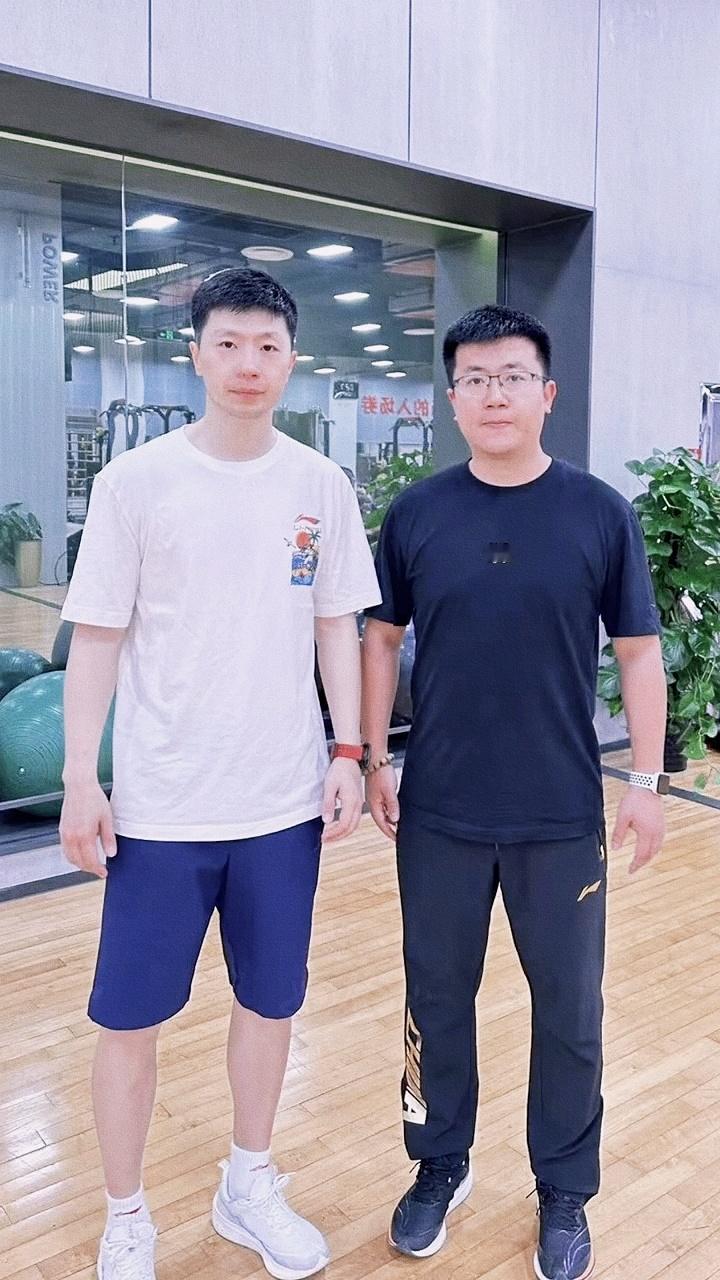 猴年马月的合照一张with张国峰 ​​​