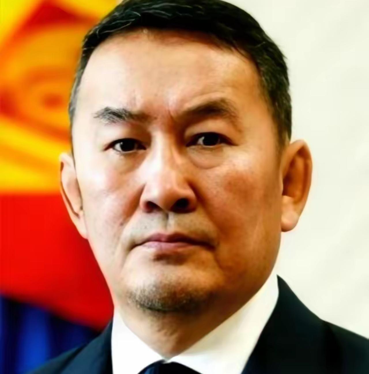1916年，蔡锷病死了，小情人小凤仙参加完他的葬礼便消失了，直到1998年，她的