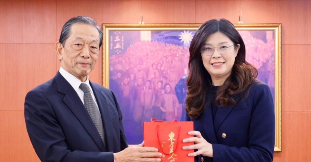 郑丽文会见日台交流协会会长。国民党12月5日介绍，党主席郑丽文会见日台交流协会会