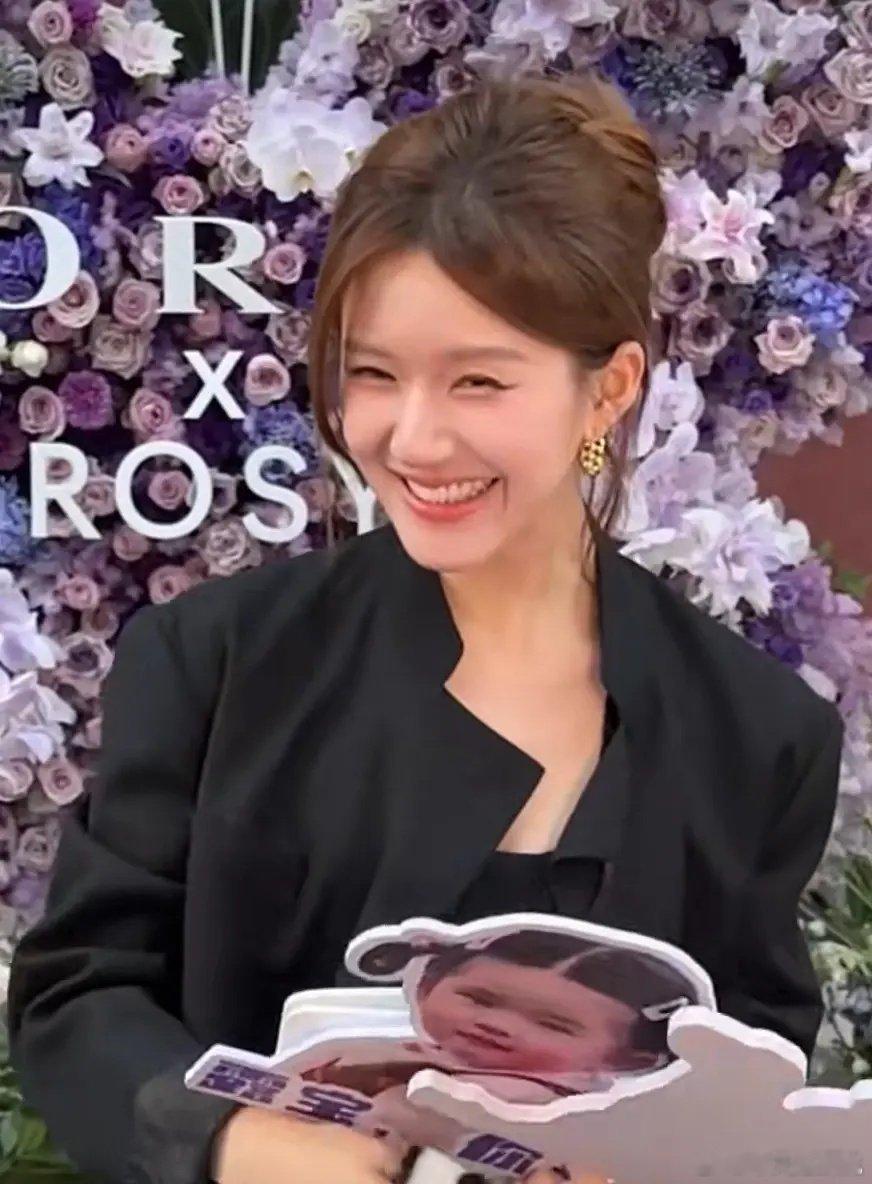 赵露思怎么总做这种很夸张的表情 ​​​