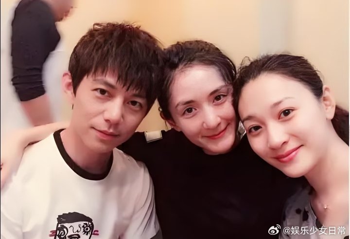 谢娜抚养权判给谁了救命！谢娜这是被“双养家庭”宠大的吧？亲妈式照料+事业兜底，谁