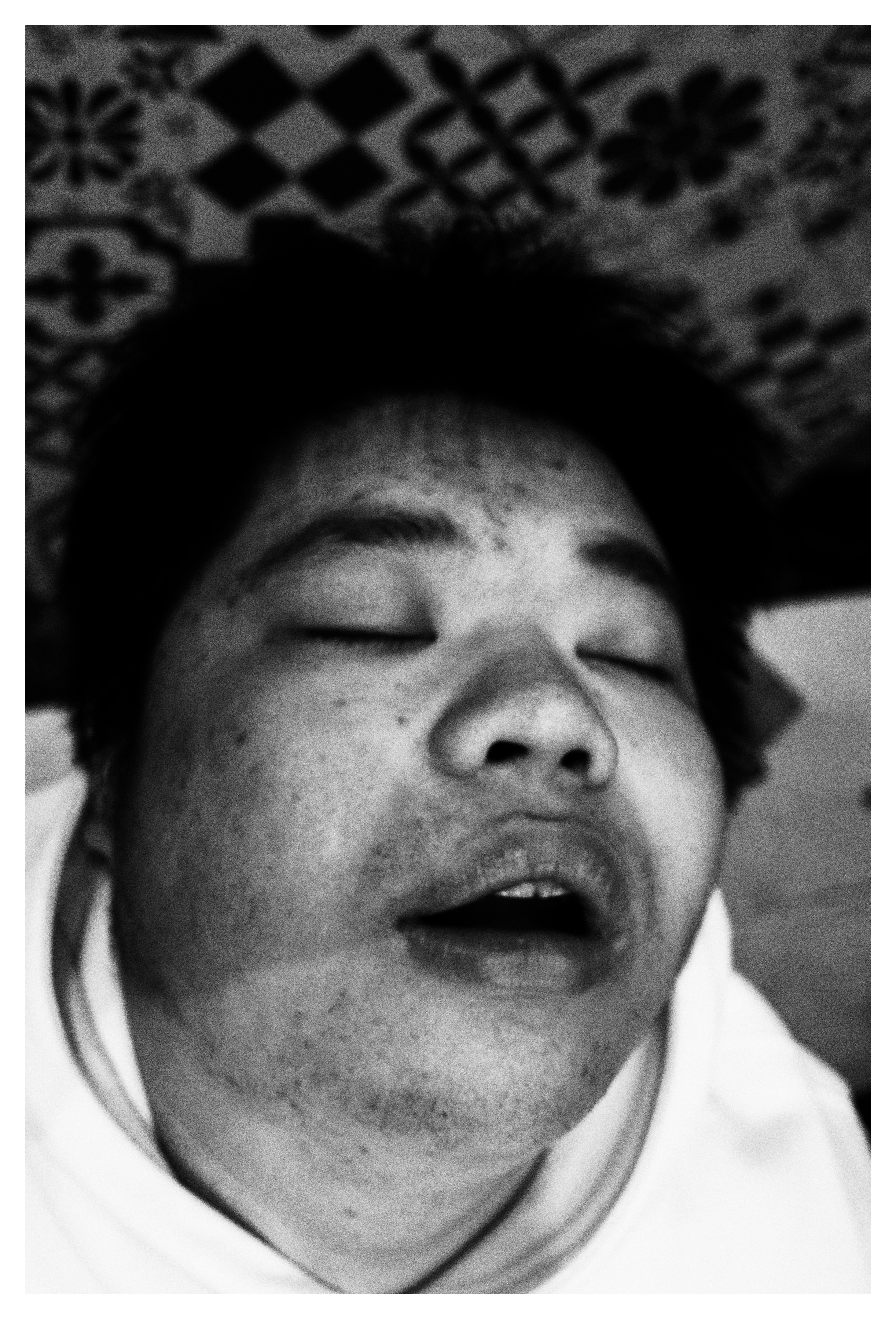 现在的手机都搞相机品牌联名，比如小米联徕卡，oppo联哈苏，vivo联蔡司，真我