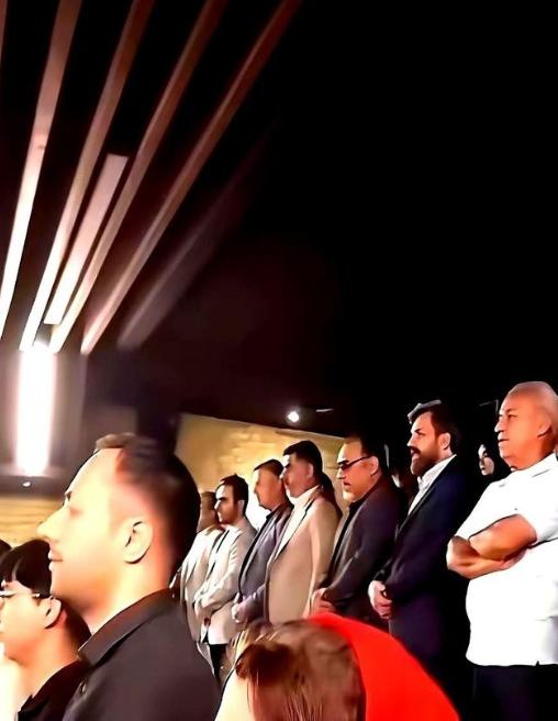 你知道伊朗人现在怎么看我们吗？他们说，放眼全球，几十年里，真正把美国人从战场上打