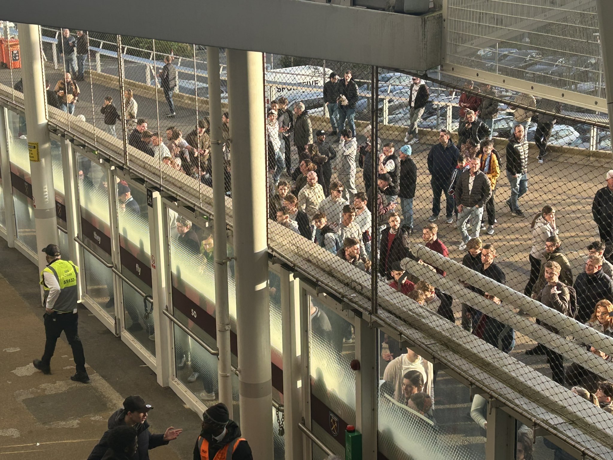 【难崩】足总杯 西汉姆联vs利兹联 的比赛中，比赛进行到第90分钟，比分定格在0