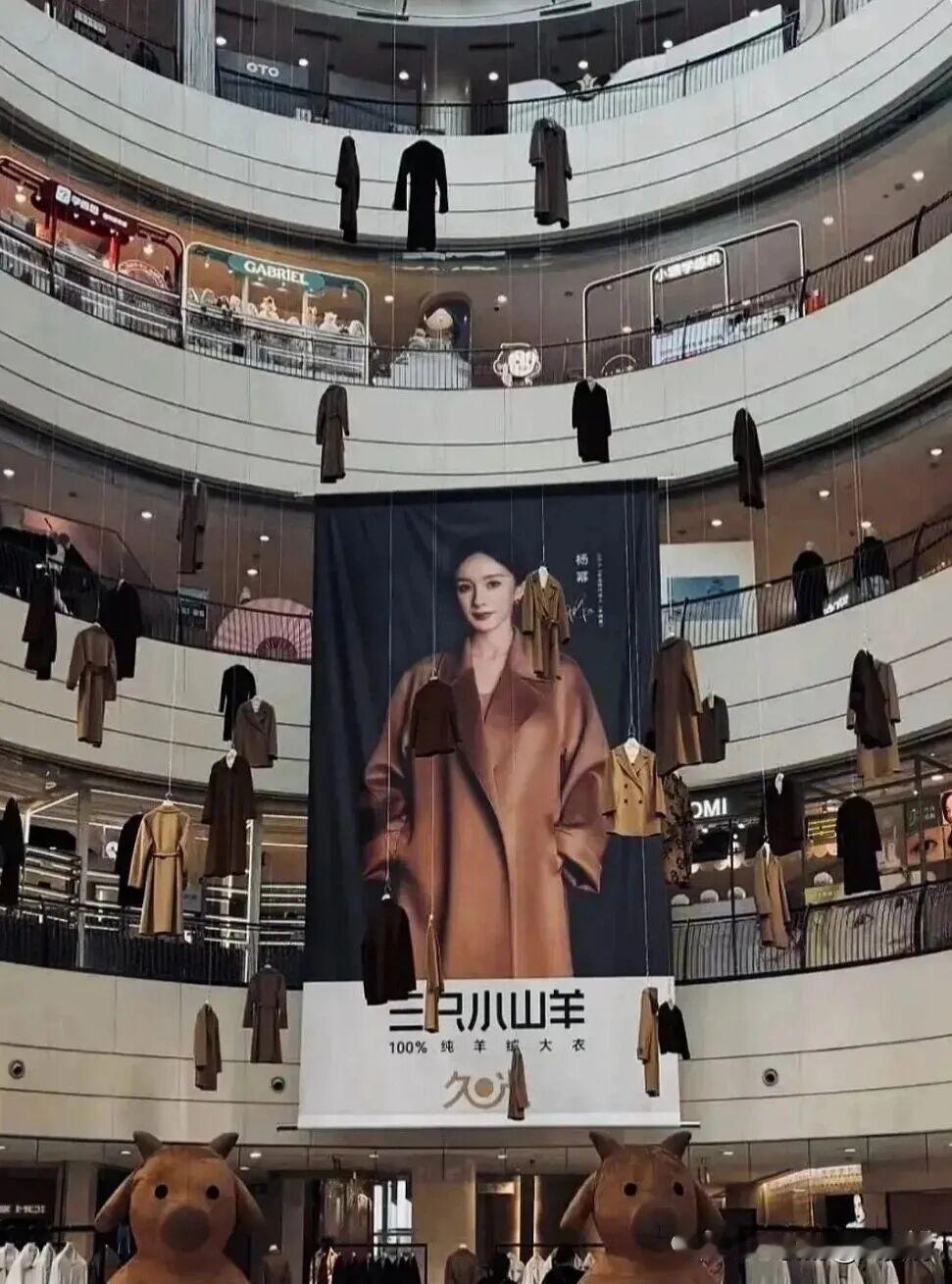 诡异，那要看你怎么看了，诡异还好，反正是吓不到我。

因为我是无神论者。

上海