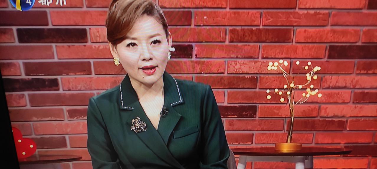 北京电视台《选择》节目继续，男嘉宾天津老孟继续白话、自述无所不能；厨艺高超、裁缝