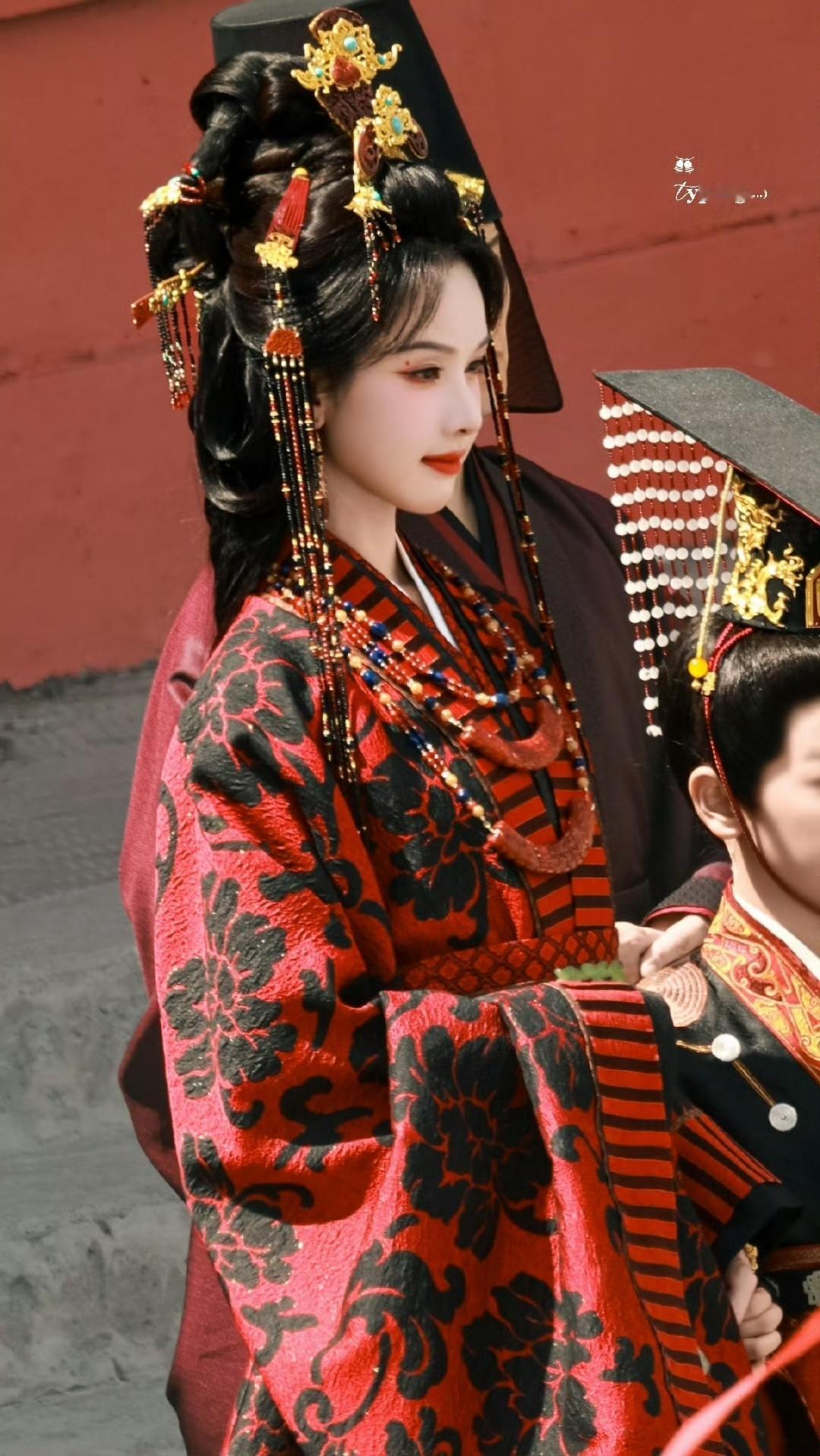 仙侠本速速吻上陈都灵艾米 美炸了 【陈都灵 艾米】“我自然不会辜负姐姐为我杀出的
