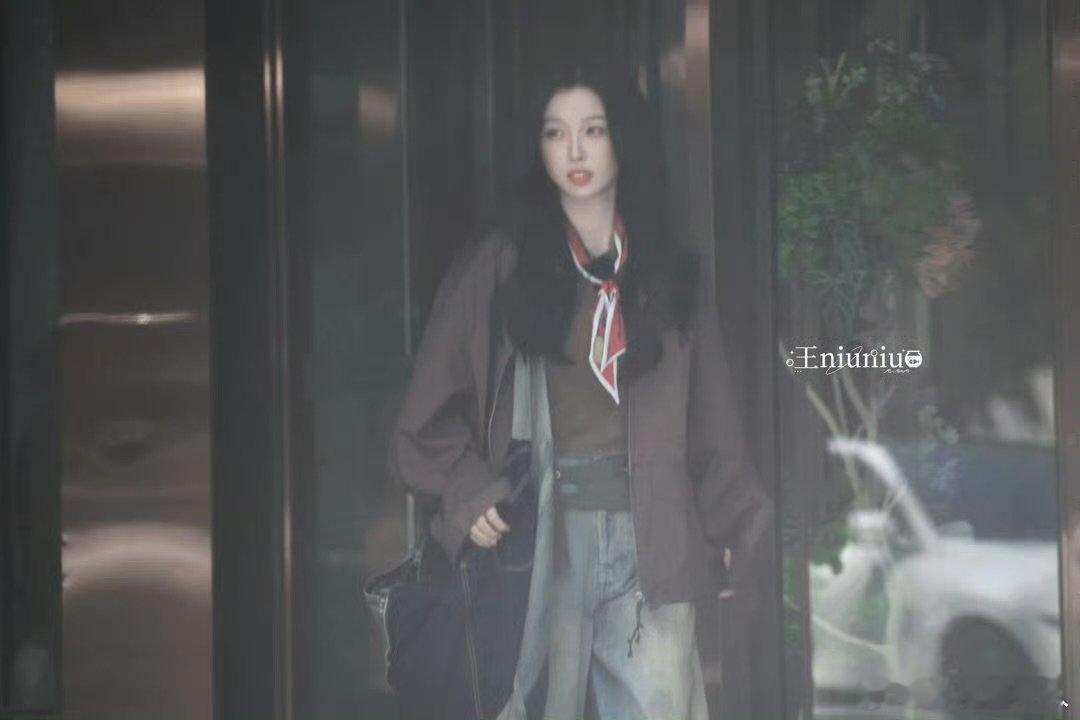 虞书欣挖百合第一名虞书欣给灿如繁星做剧宣 虞书欣挖百合第一名，笑死我了虞书欣 种