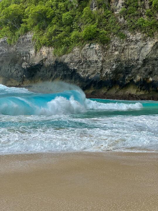 在海浪里拍到了心动的照片🌊