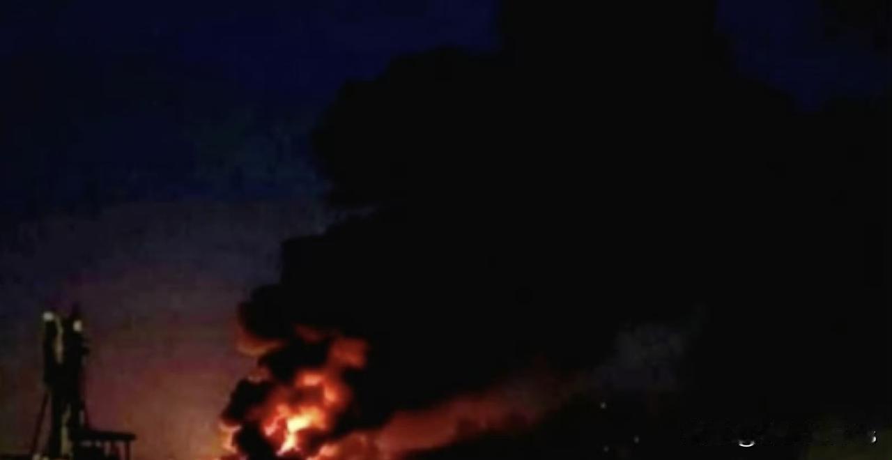 胡塞导弹袭沙特炼油厂 红海封锁推高能源风险

中东战火持续延烧。沙特周六（7月2