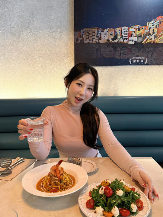 女博士看宗馥莉 也狠狠认同的“招”