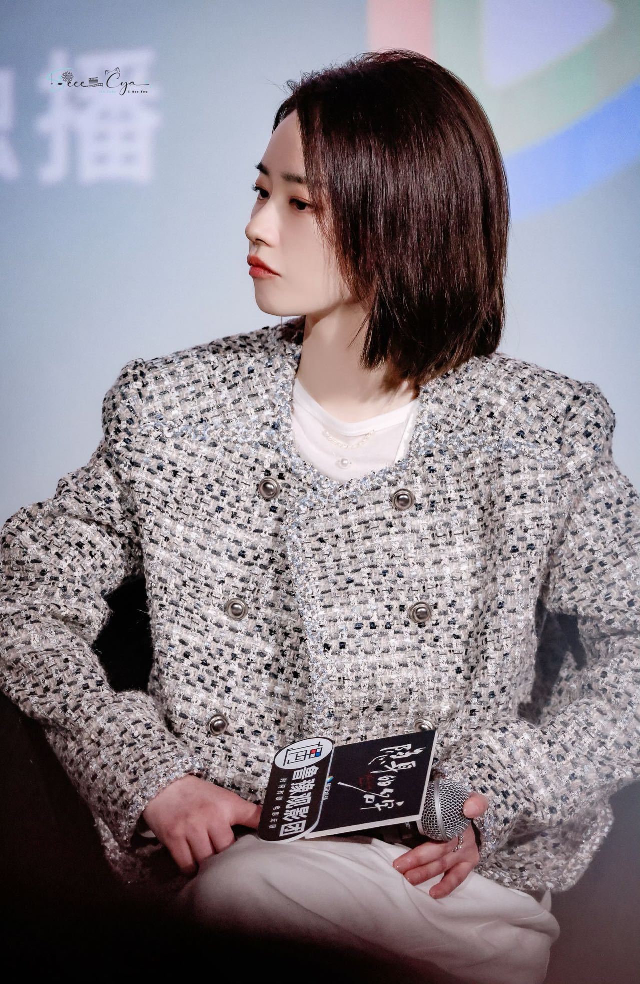 刘雅瑟见鲁豫前紧张到手抖 被新剧隐身的名字追剧团vlog可爱晕了，是追星成功的小