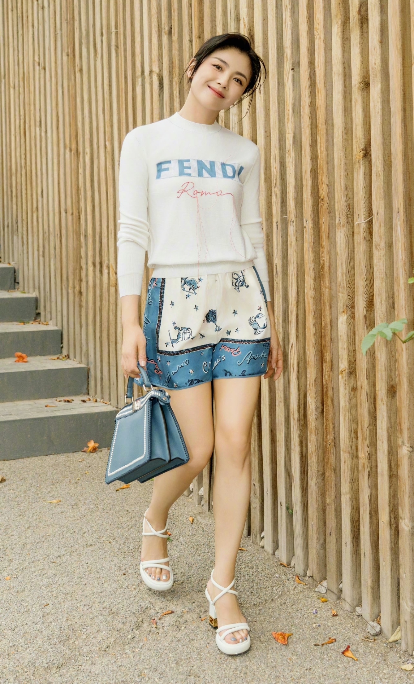 【刘涛】👠：白色厚底交叉绑带高跟凉鞋 ​​​