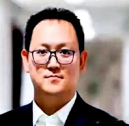 哈尔滨方正县这位郑伟，真是把“一手好牌打得稀烂”诠释到了极致。

通报里那句“追