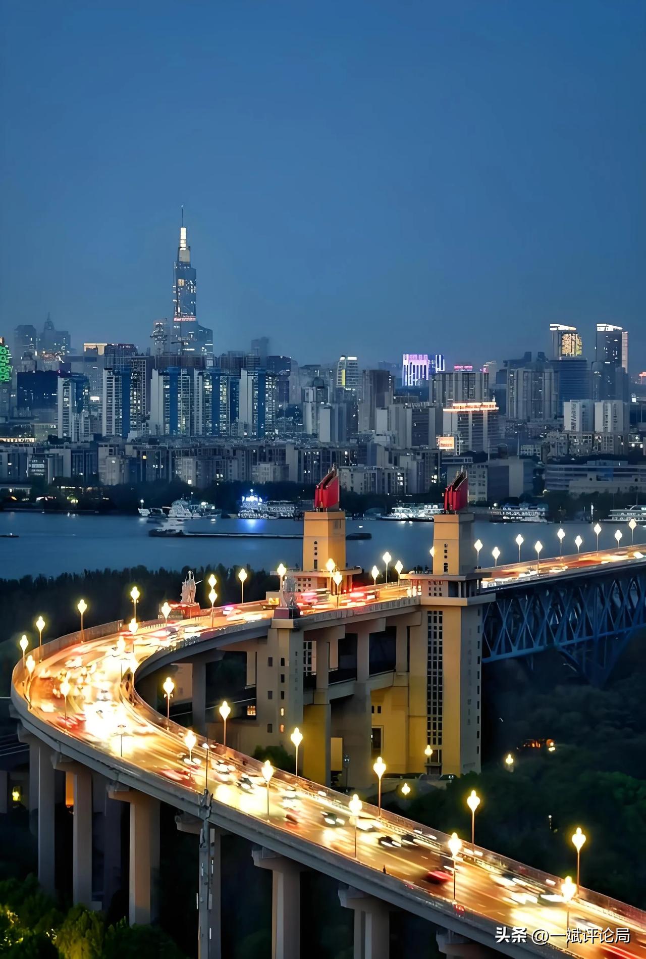 —.南京 2025年企业营收 TOP10的企业：
1. 南钢集团：1807.93