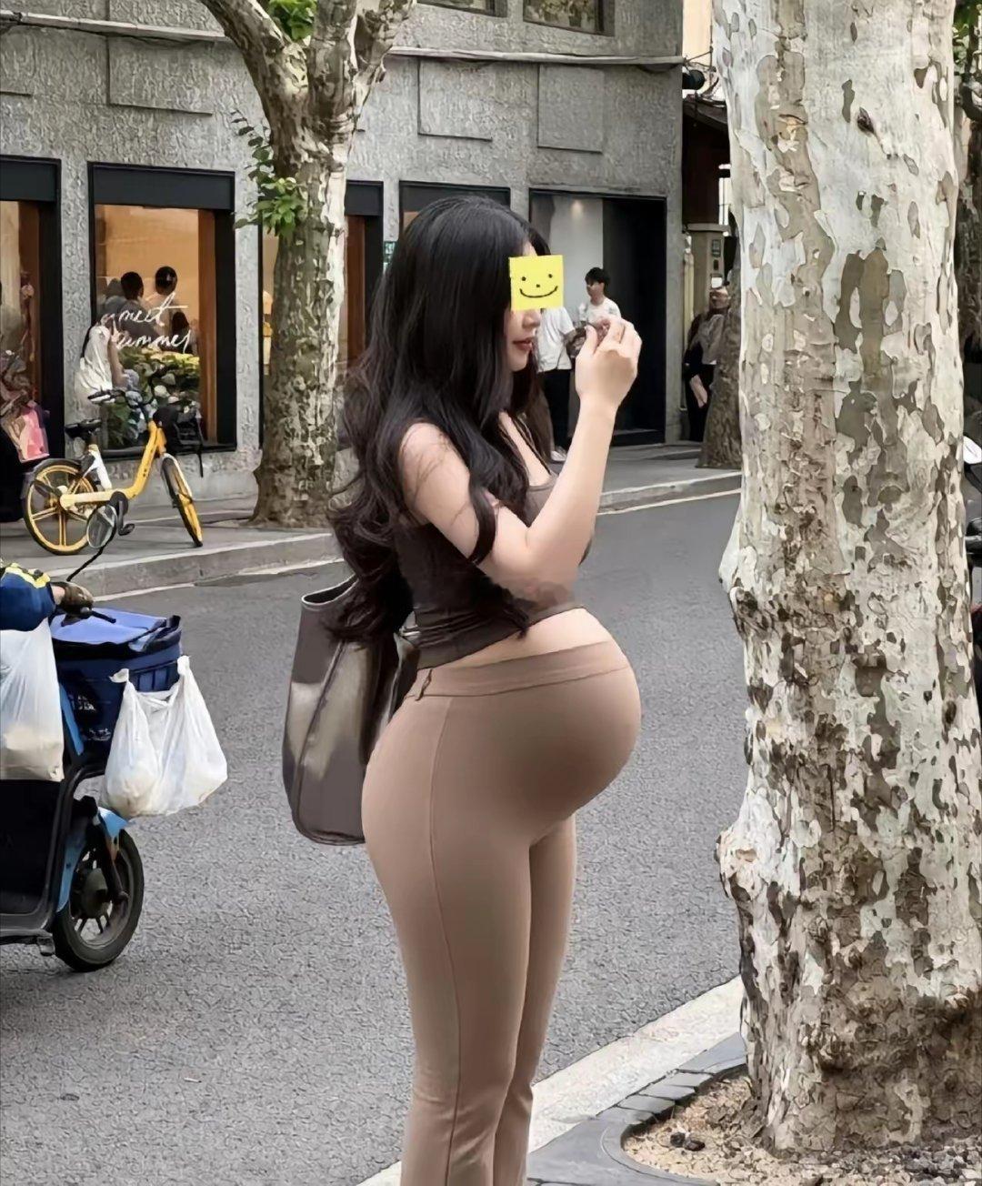 这从背面谁能看出来这是个快生了的孕妇 