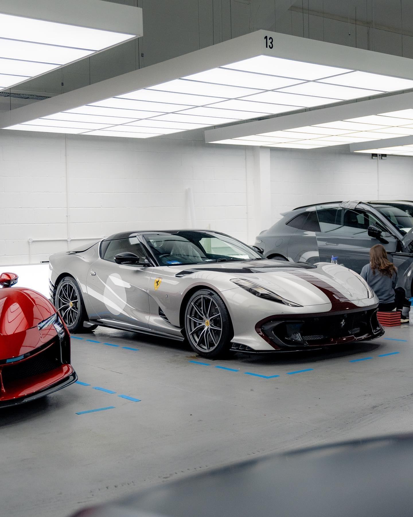 法拉利Tailor Made 812 Competizione Aperta 