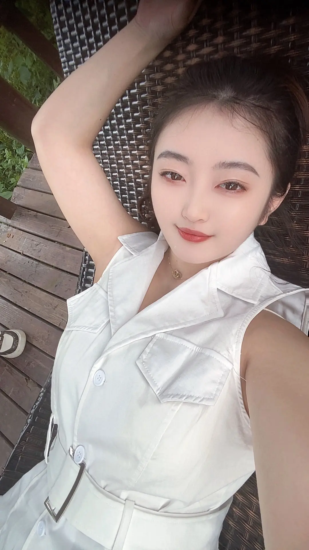 人山人海别辜负了相遇 做个快乐的女孩