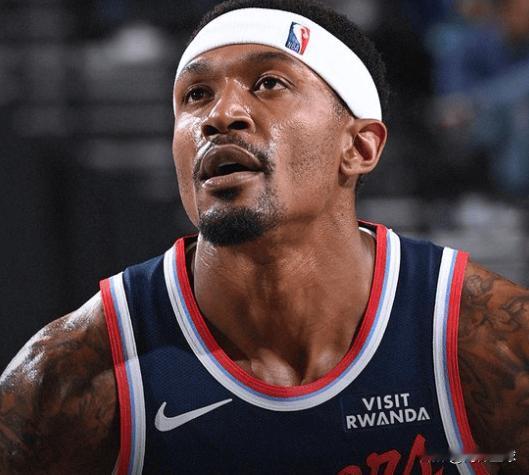 突发！比尔手术赛季报销！小卡继续缺阵几场！

据名记Shams报道，比尔被确诊遭