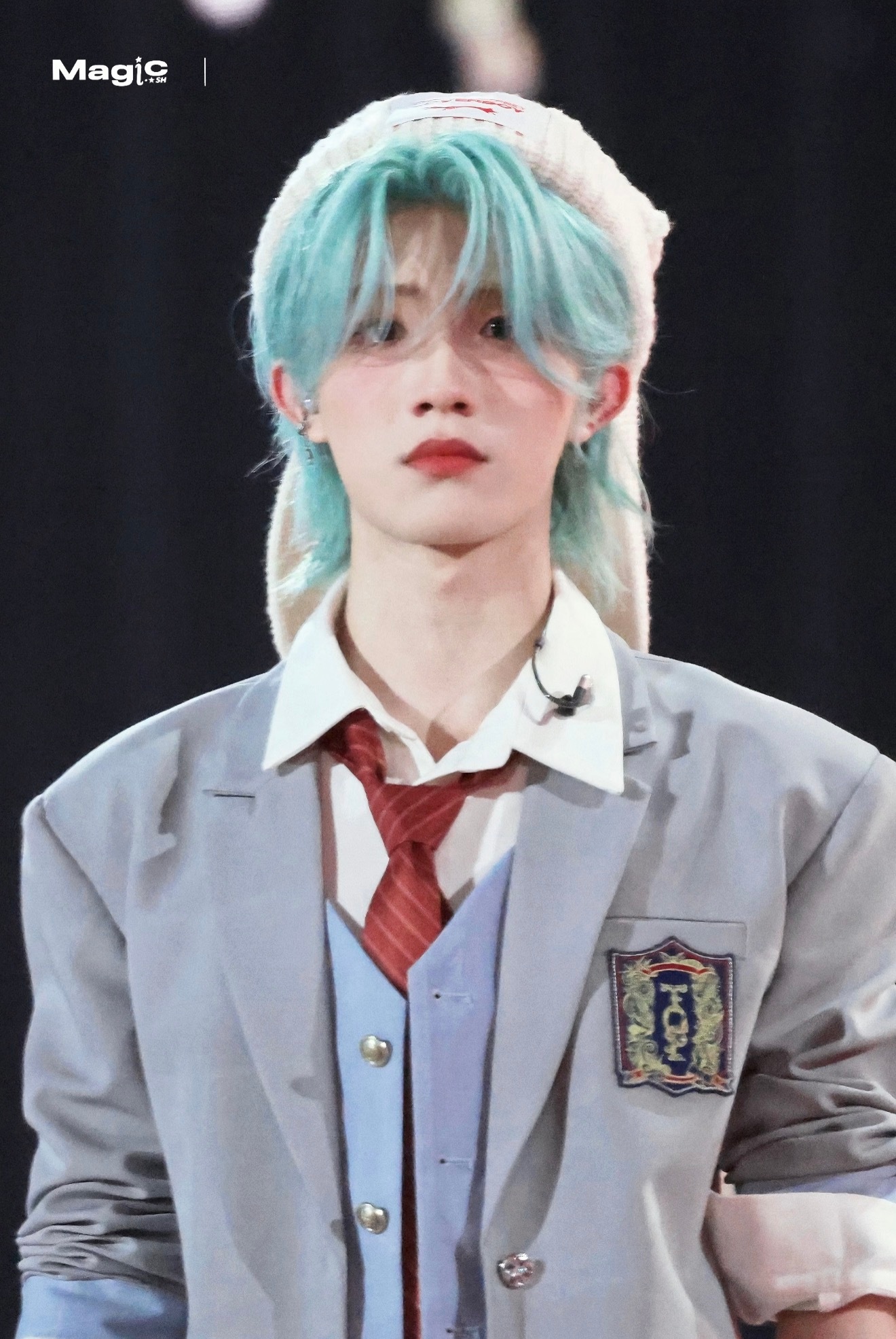 0000愿你以快乐为盾，直面各种艰难险阻。我们常常反复咀嚼生活的琐碎，忘记了快乐