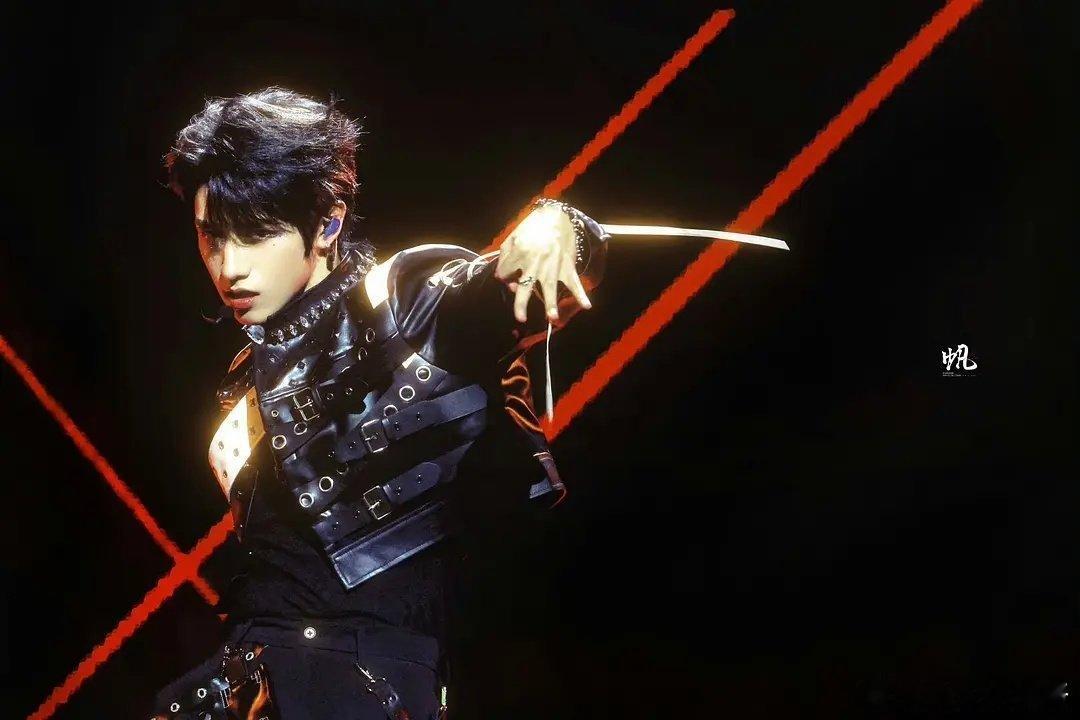 恭喜朱志鑫c位对长出道 ​​​