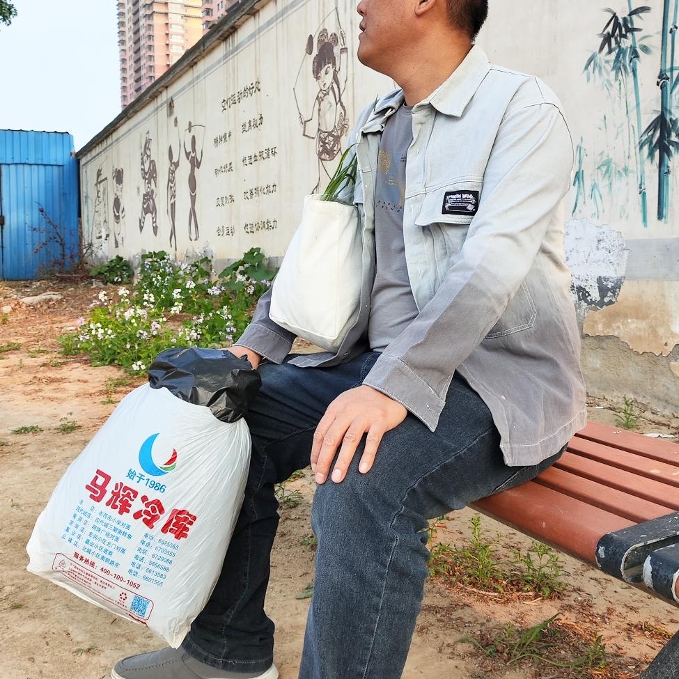 如果老公在就好了，这才是女人结婚的意义……

刚去菜市场买了点菜。

走路去，走