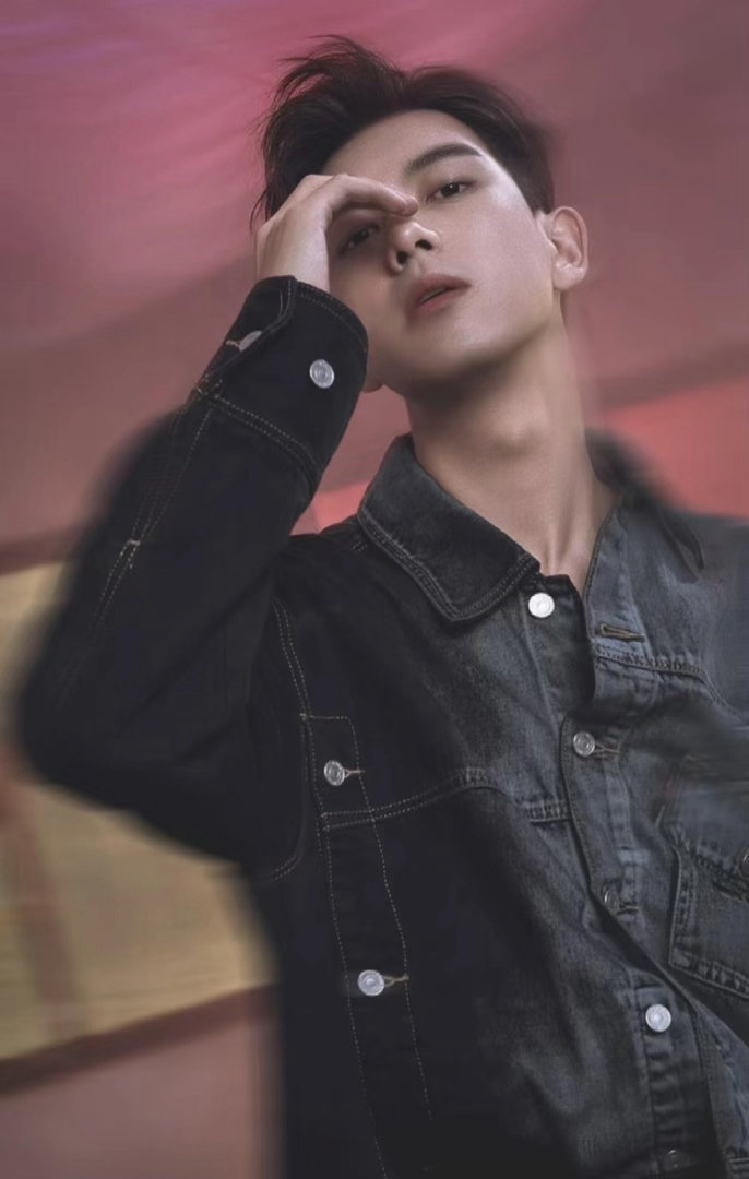 终于等到李现重回内娱的一集 内娱需要这样的熟男魅力！李现活动状态自带高光，《雾里