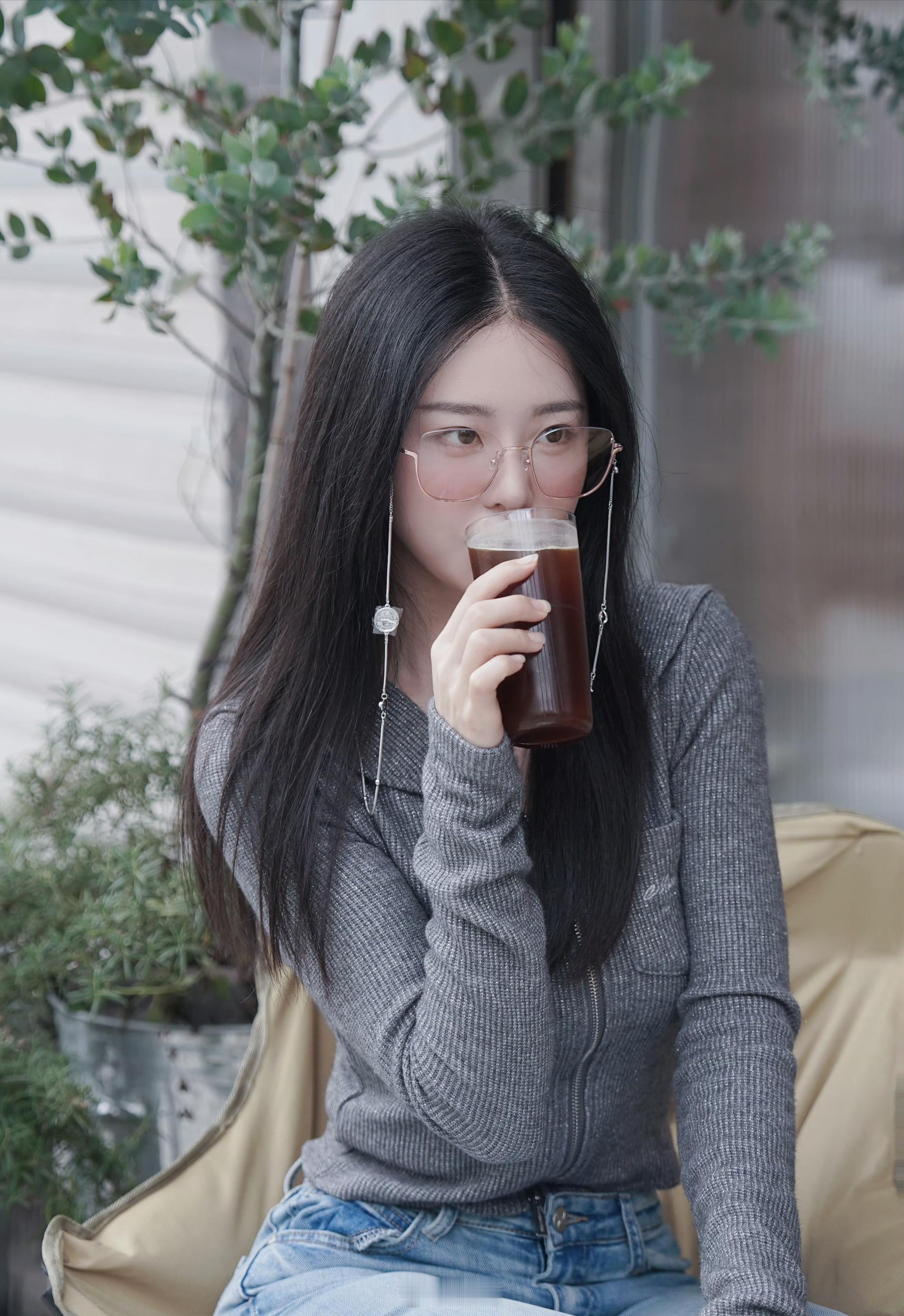 小姐姐的下午茶休闲时光 ​​​