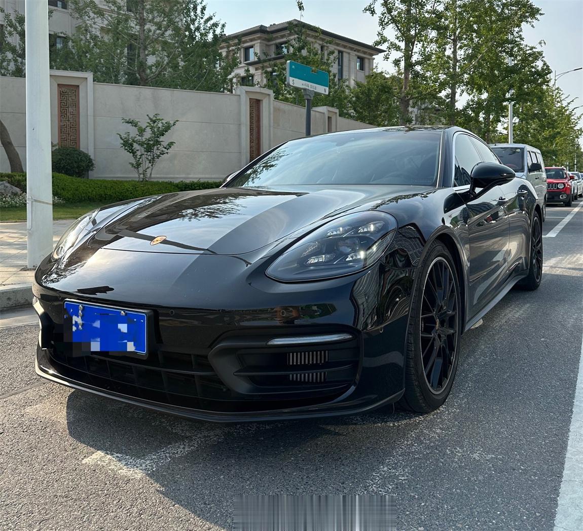 保时捷 Panamera 黑玉/黑红2021年7月上牌，跑了38500公里全车原
