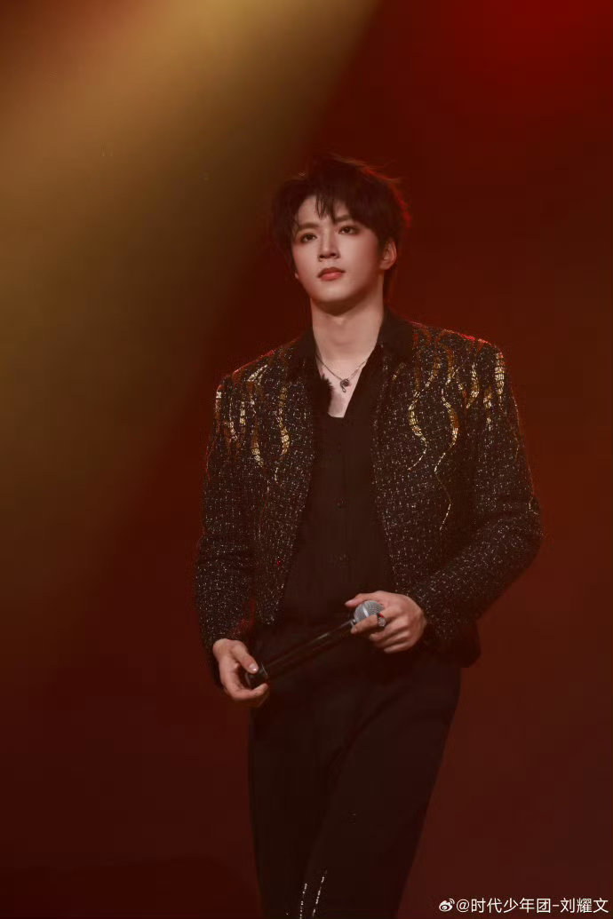 刘耀文好干脆的一声爹马嘉祺为数不多的胜负欲都在刘耀文这里了！好干脆一声爹啊哈哈哈