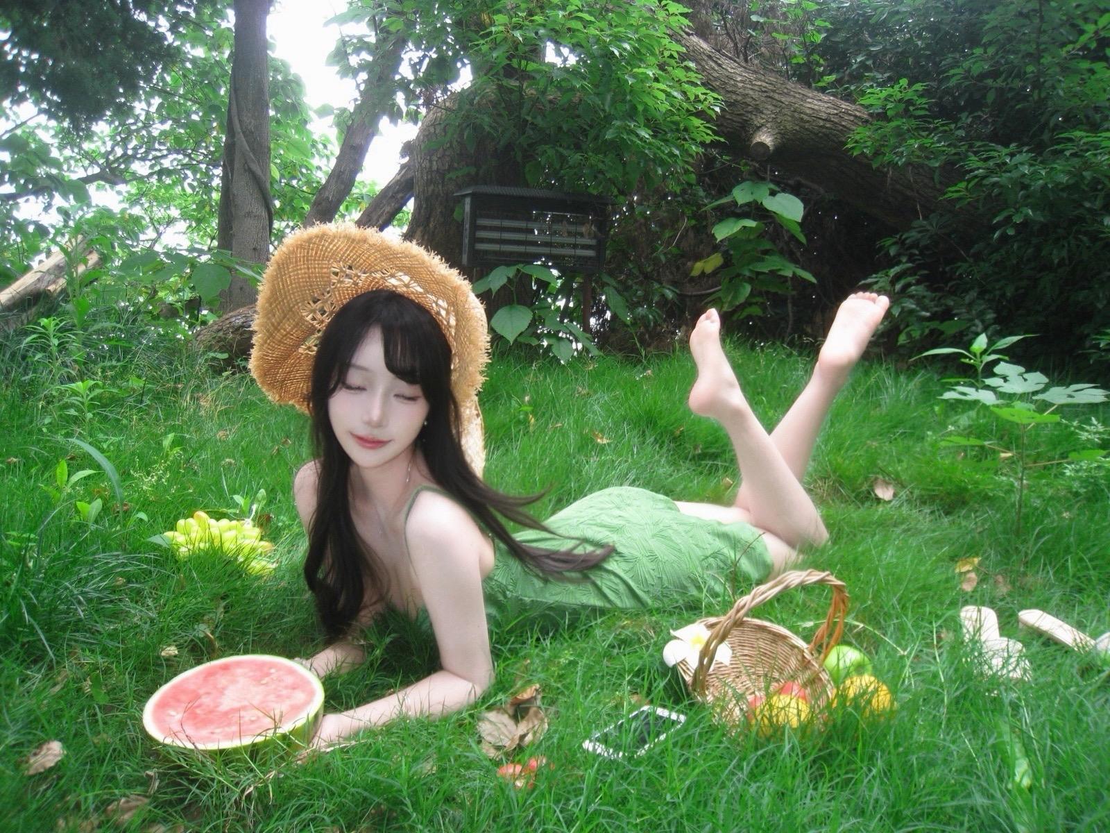 我被困在关于一场盛夏的梦里
