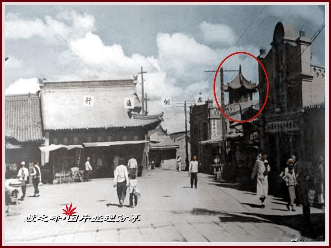 红圈标记的位置楼阁是什么？
呼和浩特老照片 这是好多人熟悉的一张三十年代呼和浩特
