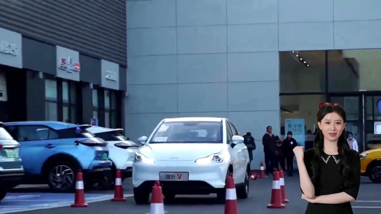 已被推进停尸房的哪吒汽车，上百名员工收到全薪，真的要复活了？上个月，被破产重整的